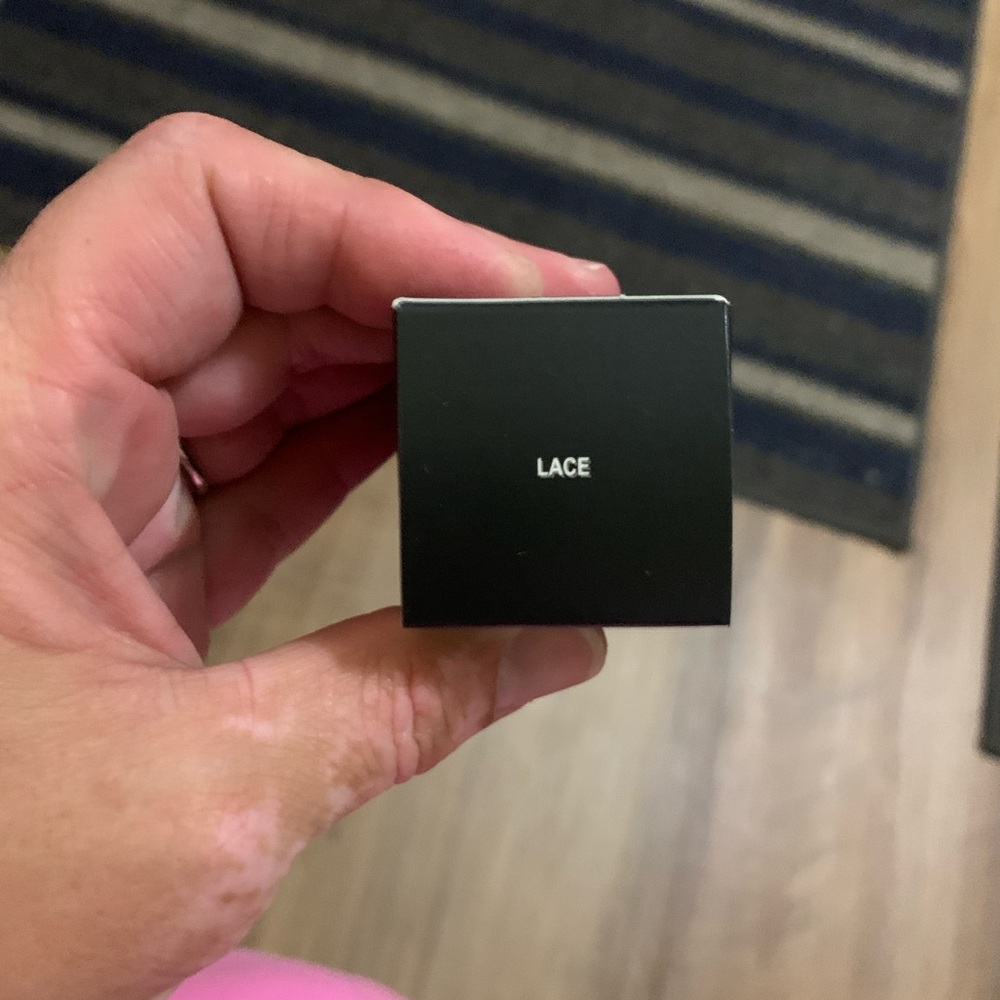 Younique spray foundation in lace